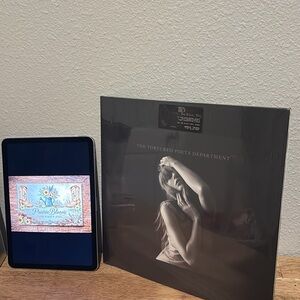 Taylor Swift Vinyl Record - Black and White